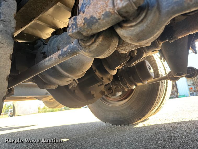 image for item EM8442 2007 Sterling L9500 Series flatbed truck