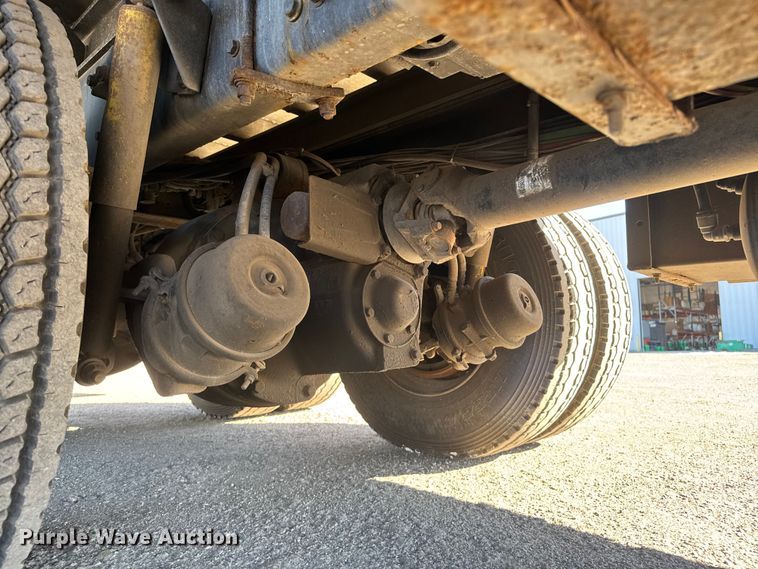 image for item EM8442 2007 Sterling L9500 Series flatbed truck