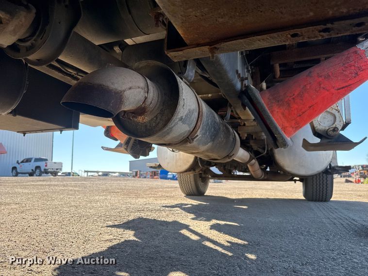 image for item EM8442 2007 Sterling L9500 Series flatbed truck