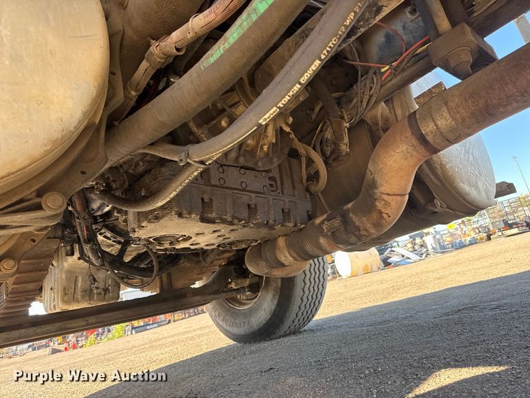 image for item EM8442 2007 Sterling L9500 Series flatbed truck