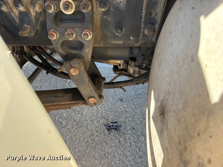 image for item EM8442 2007 Sterling L9500 Series flatbed truck