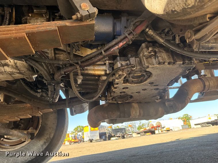 image for item EM8442 2007 Sterling L9500 Series flatbed truck