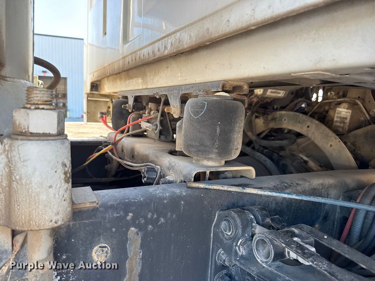 image for item EM8442 2007 Sterling L9500 Series flatbed truck