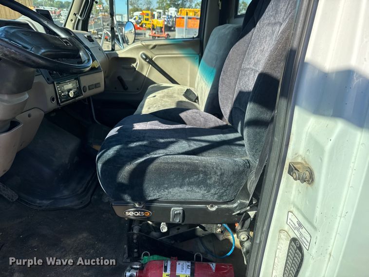 image for item EM8442 2007 Sterling L9500 Series flatbed truck