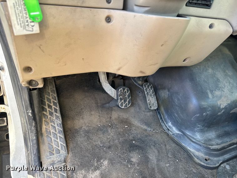 image for item EM8442 2007 Sterling L9500 Series flatbed truck