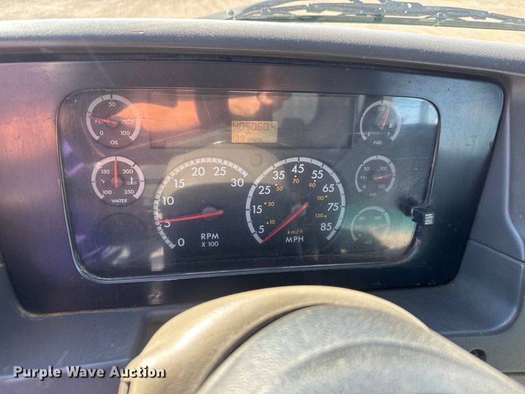 image for item EM8442 2007 Sterling L9500 Series flatbed truck