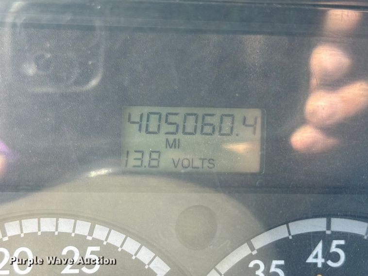 image for item EM8442 2007 Sterling L9500 Series flatbed truck