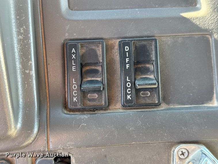 image for item EM8442 2007 Sterling L9500 Series flatbed truck