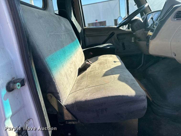 image for item EM8442 2007 Sterling L9500 Series flatbed truck