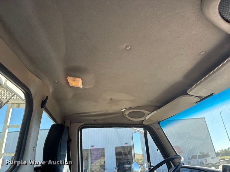 image for item EM8442 2007 Sterling L9500 Series flatbed truck