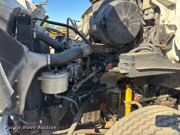 image for item EM8442 2007 Sterling L9500 Series flatbed truck