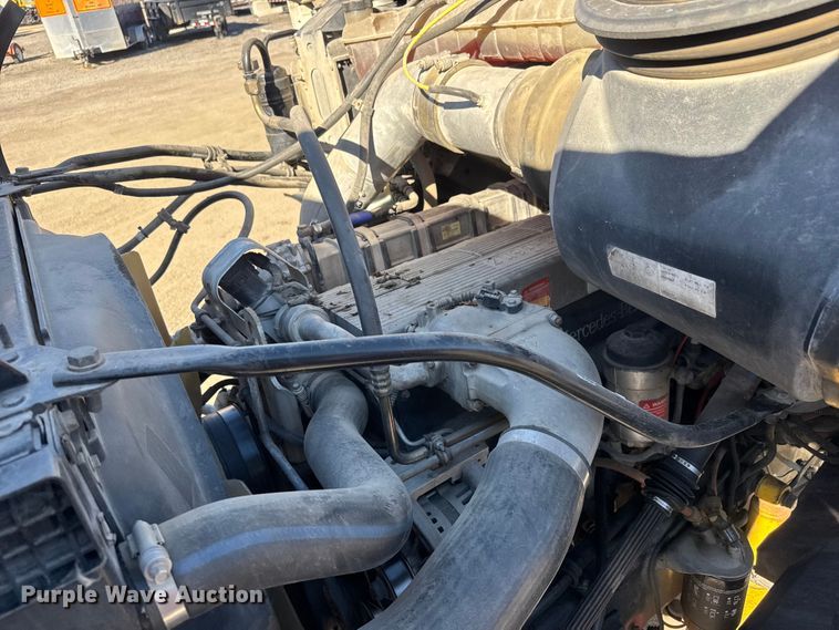 image for item EM8442 2007 Sterling L9500 Series flatbed truck