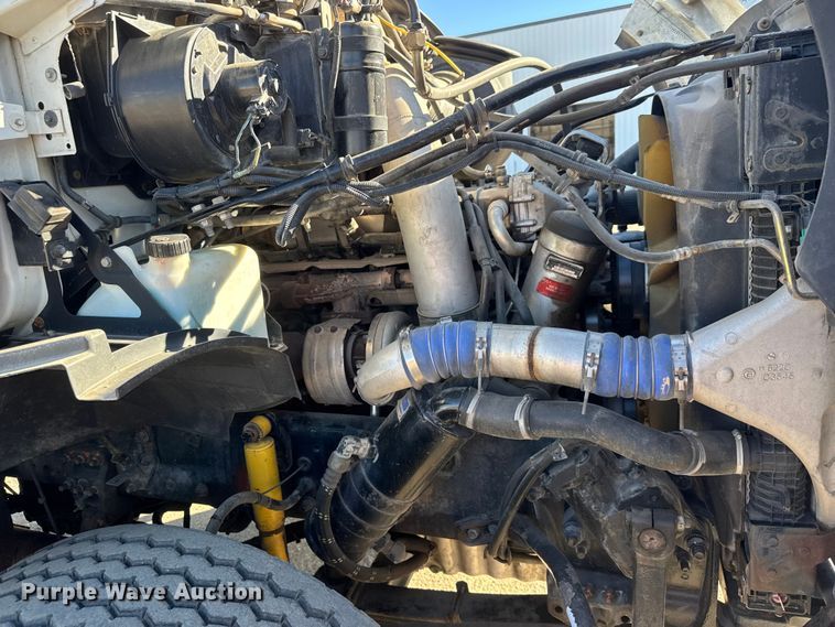 image for item EM8442 2007 Sterling L9500 Series flatbed truck