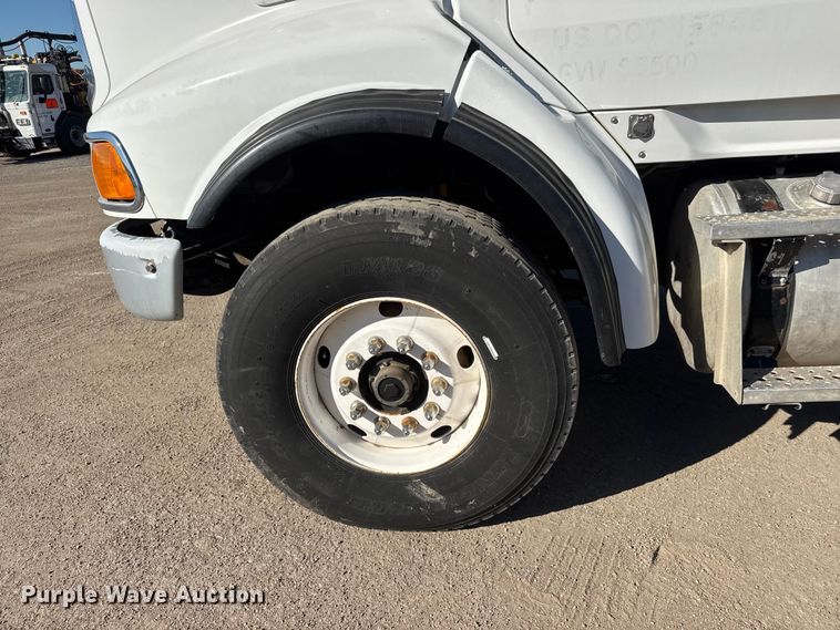 image for item EM8442 2007 Sterling L9500 Series flatbed truck