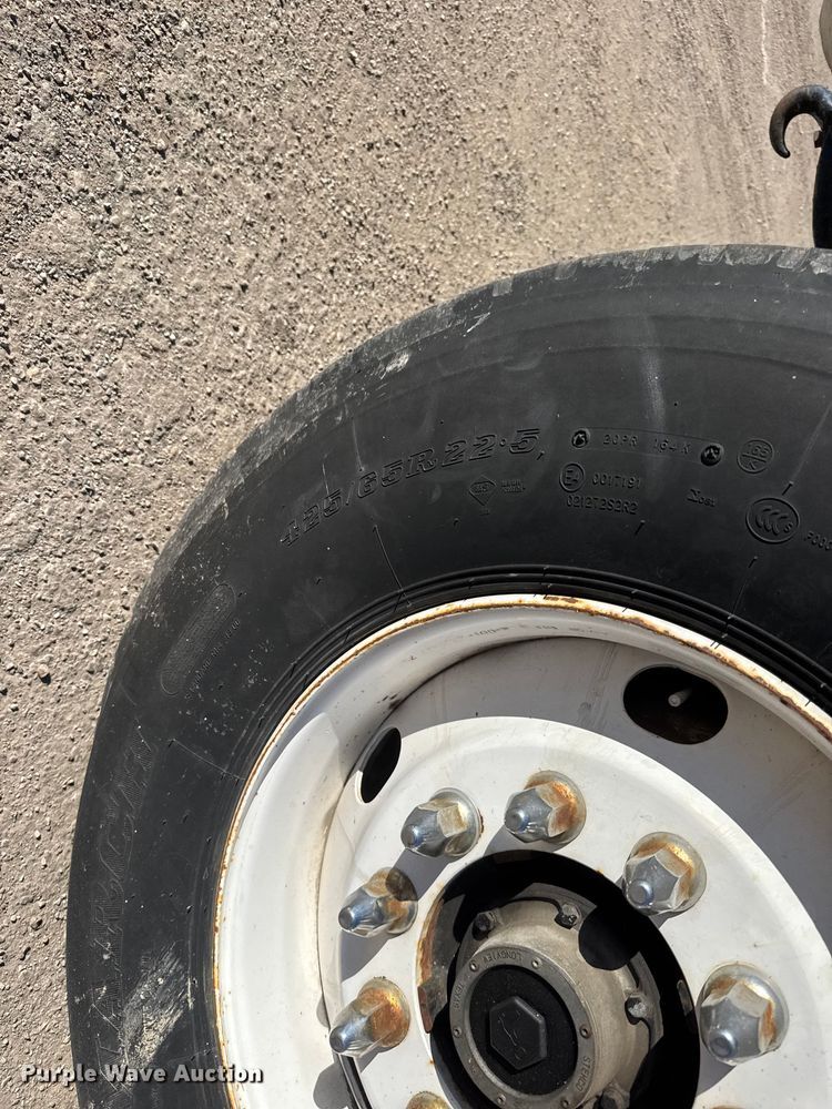 image for item EM8442 2007 Sterling L9500 Series flatbed truck