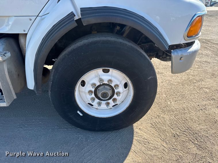 image for item EM8442 2007 Sterling L9500 Series flatbed truck