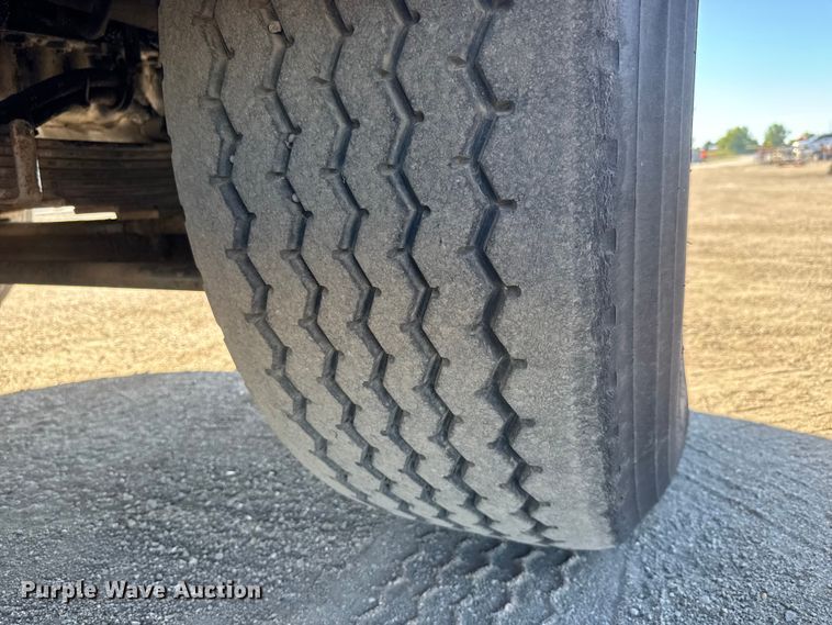 image for item EM8442 2007 Sterling L9500 Series flatbed truck