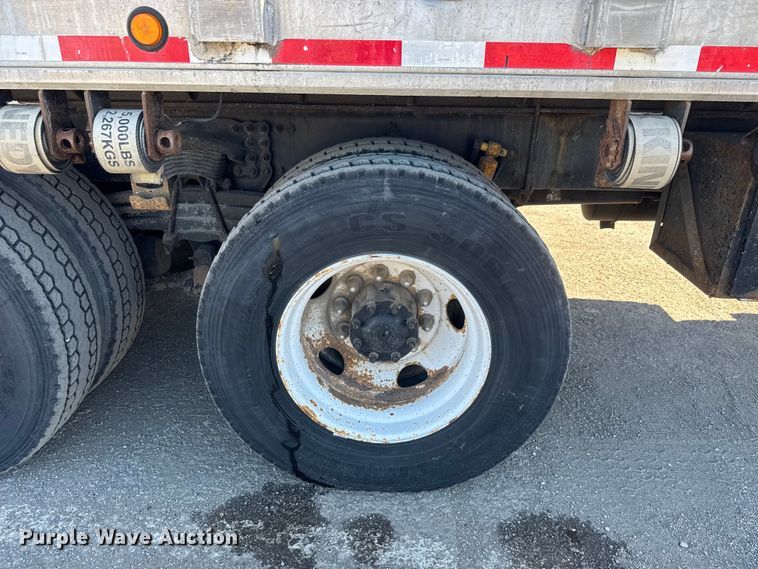 image for item EM8442 2007 Sterling L9500 Series flatbed truck