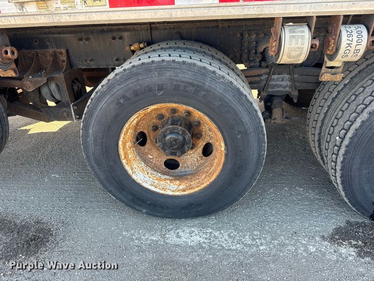 image for item EM8442 2007 Sterling L9500 Series flatbed truck