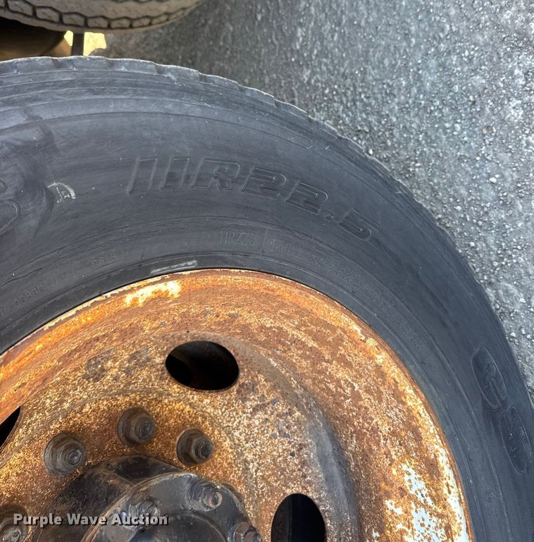 image for item EM8442 2007 Sterling L9500 Series flatbed truck