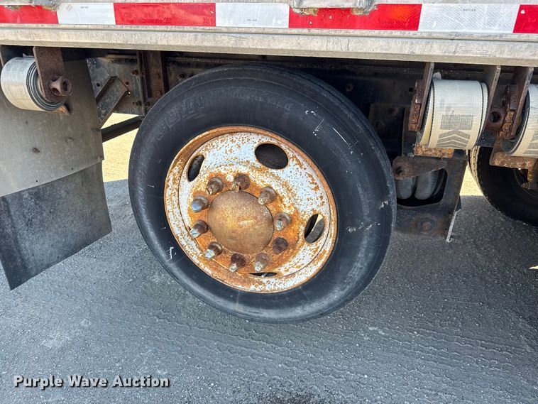 image for item EM8442 2007 Sterling L9500 Series flatbed truck