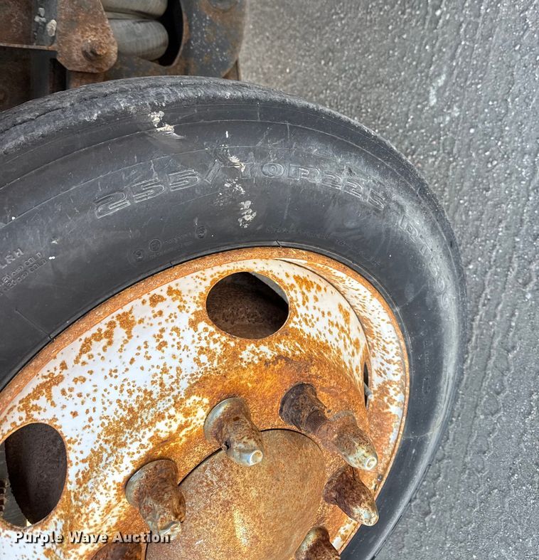 image for item EM8442 2007 Sterling L9500 Series flatbed truck