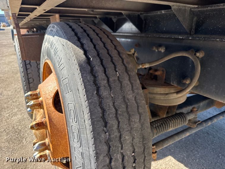 image for item EM8442 2007 Sterling L9500 Series flatbed truck