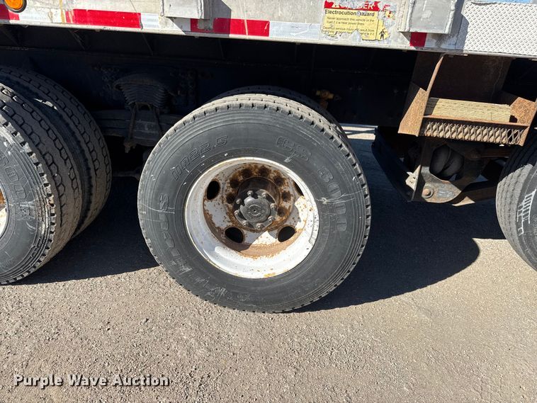 image for item EM8442 2007 Sterling L9500 Series flatbed truck