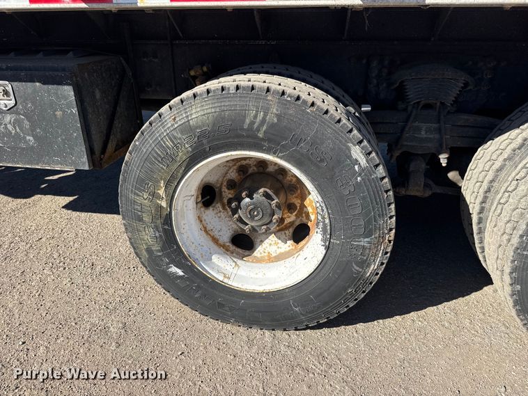 image for item EM8442 2007 Sterling L9500 Series flatbed truck