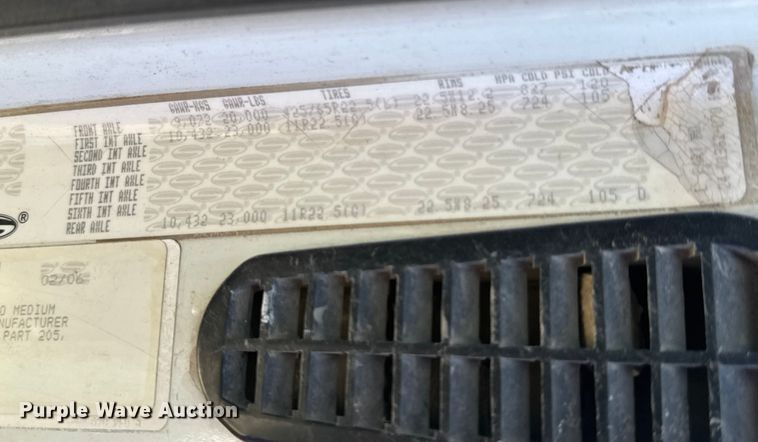 image for item EM8442 2007 Sterling L9500 Series flatbed truck