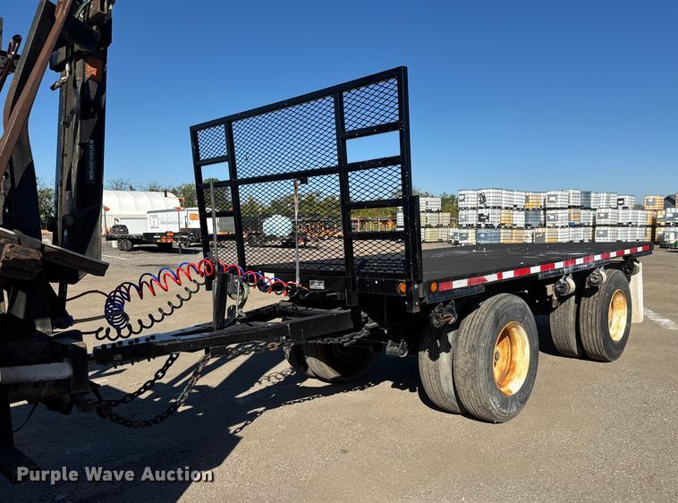 image for item EM8442 2007 Sterling L9500 Series flatbed truck
