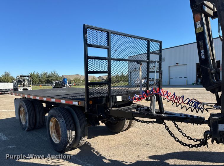 image for item EM8442 2007 Sterling L9500 Series flatbed truck