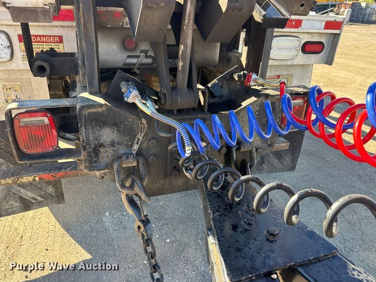 image for item EM8442 2007 Sterling L9500 Series flatbed truck