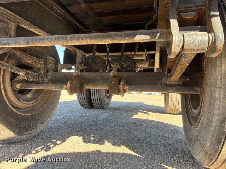 image for item EM8442 2007 Sterling L9500 Series flatbed truck