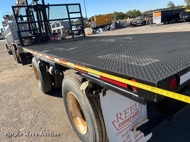 image for item EM8442 2007 Sterling L9500 Series flatbed truck