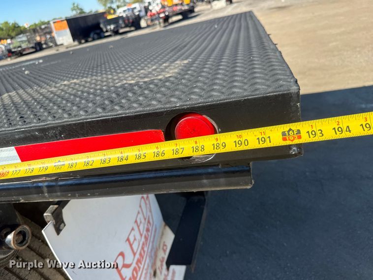 image for item EM8442 2007 Sterling L9500 Series flatbed truck