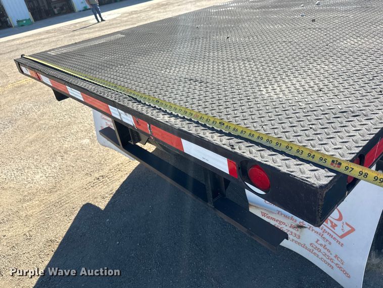 image for item EM8442 2007 Sterling L9500 Series flatbed truck