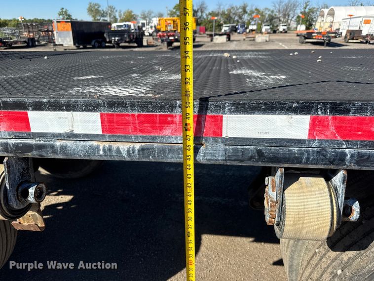 image for item EM8442 2007 Sterling L9500 Series flatbed truck