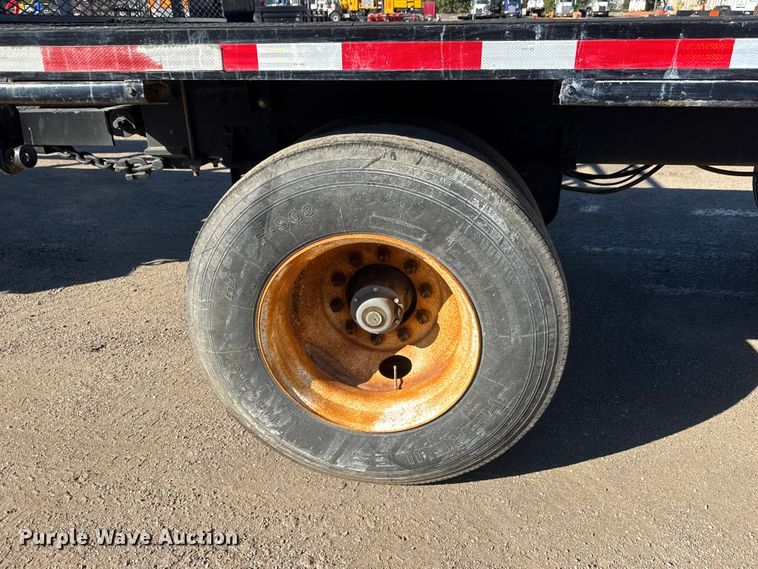 image for item EM8442 2007 Sterling L9500 Series flatbed truck