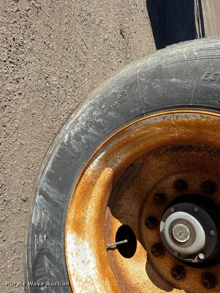 image for item EM8442 2007 Sterling L9500 Series flatbed truck