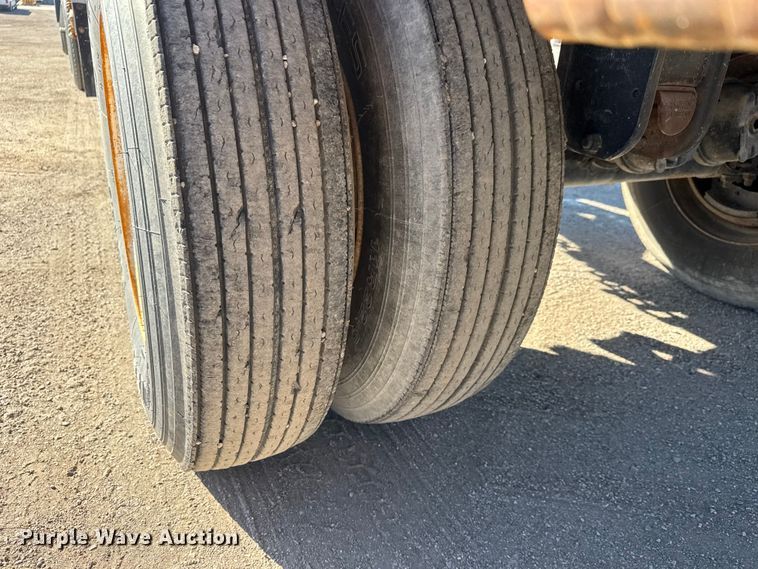 image for item EM8442 2007 Sterling L9500 Series flatbed truck