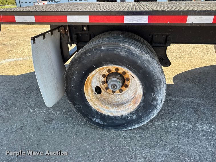 image for item EM8442 2007 Sterling L9500 Series flatbed truck