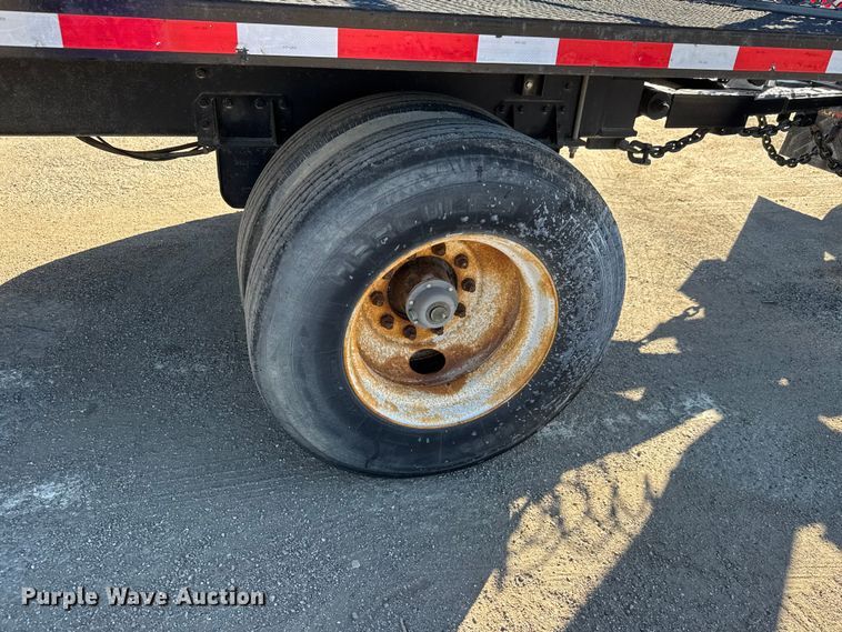 image for item EM8442 2007 Sterling L9500 Series flatbed truck