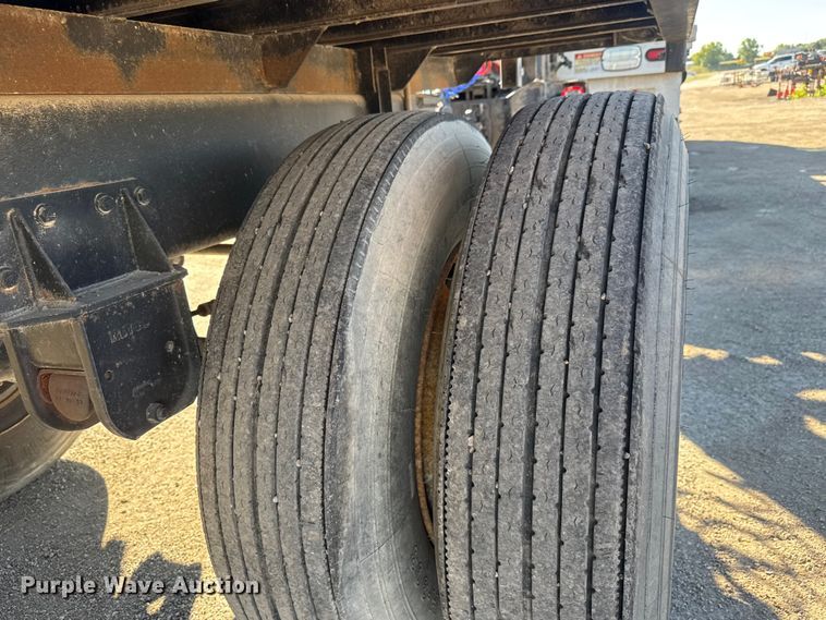 image for item EM8442 2007 Sterling L9500 Series flatbed truck