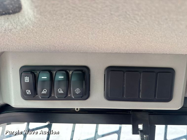 image for item EN0550 2021 Caterpillar 299D3 tracked skid steer loader