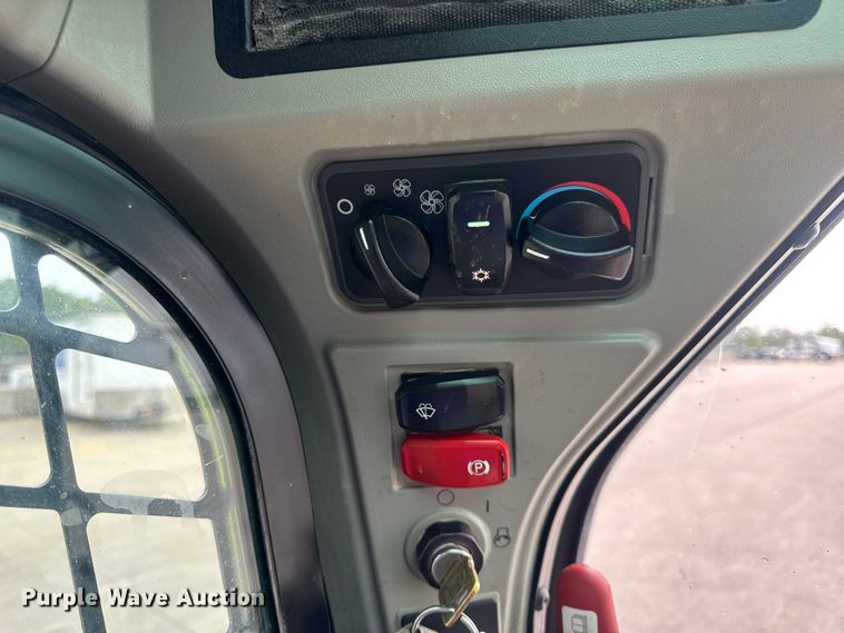 image for item EN0550 2021 Caterpillar 299D3 tracked skid steer loader