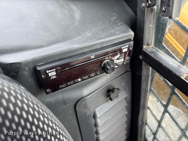 image for item EN0550 2021 Caterpillar 299D3 tracked skid steer loader