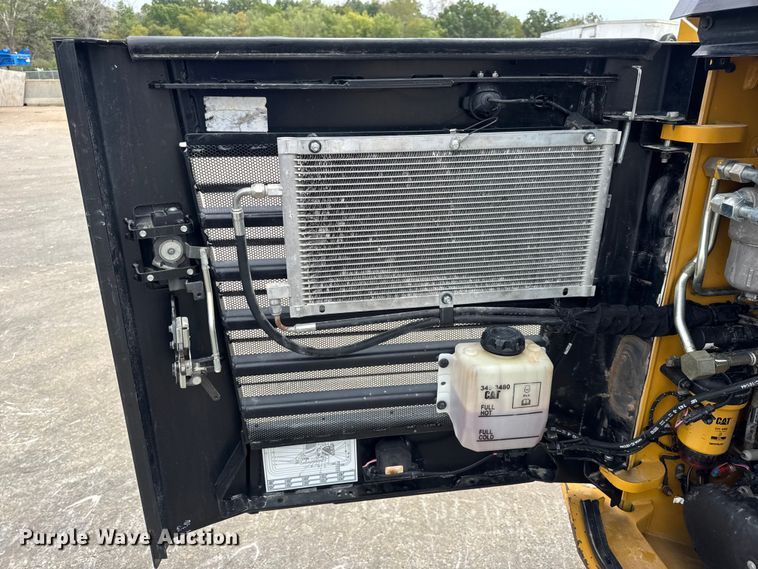 image for item EN0550 2021 Caterpillar 299D3 tracked skid steer loader