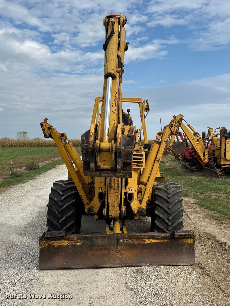 image for item EN0551 2000 Vermeer V8550A vibratory cable plow