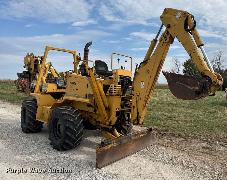 image for item EN0551 2000 Vermeer V8550A vibratory cable plow